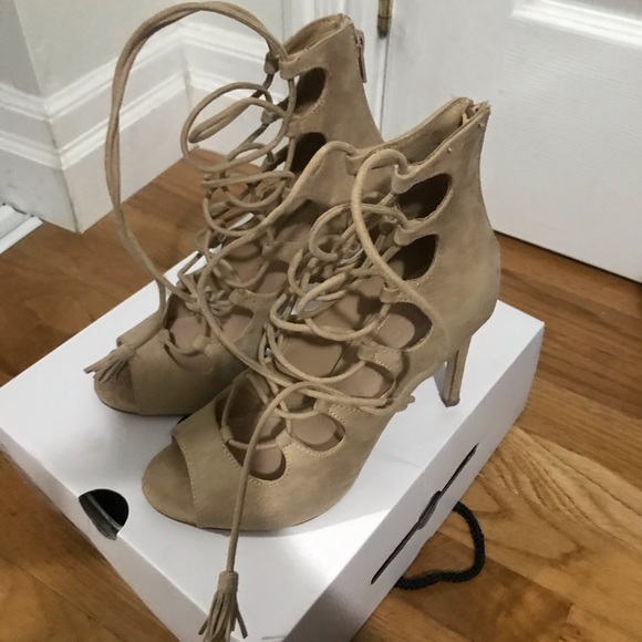 Also heels size 8 - Picture 2 of 8